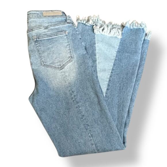 Cello Light Wash Wide Flare Jeans Size 11 Patchwork Panel Raw Hem Y2K Style - Picture 13 of 14